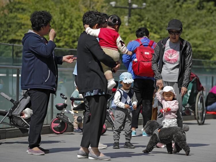 China erlaubt Paaren neu drei Kinder