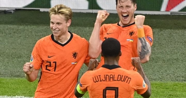 Niederlande zittern sich bei 5-Tore-Spektakel zum Sieg