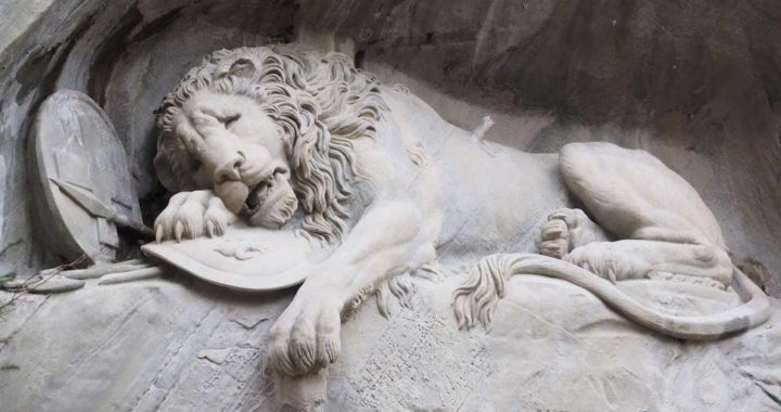 Schweizer sterben für einen König – darum weint der Luzerner Löwe