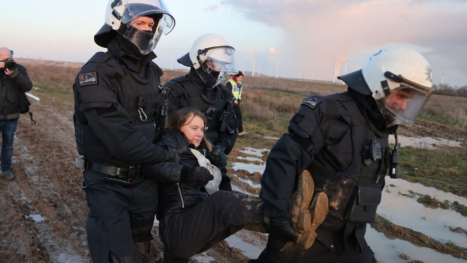 Aktivisten von Polizei festgehalten – darunter Greta Thunberg
